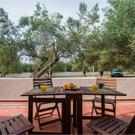 Olive Grove House 阿尔戈斯托利翁