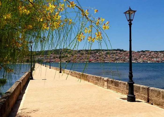 Olive Grove House Hotell 4*