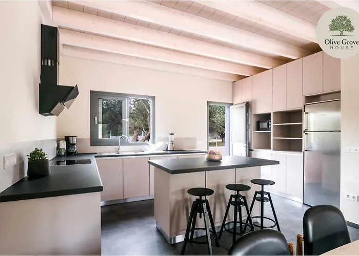 Olive Grove House Hotell 4*