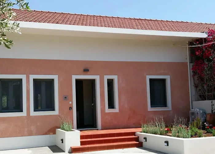 Olive Grove House Hotell 4*