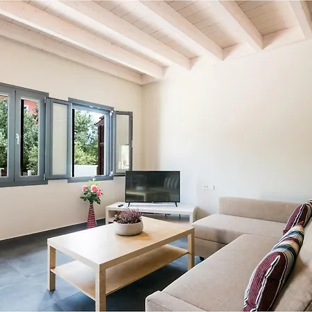 Olive Grove House أرغوستولي